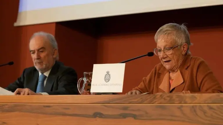 Santiago Mu&ntilde;oz y Paz Battaner durante la presentaci&oacute;n (Fuente: RAE)